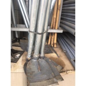 Cuốc thép có cán sắt